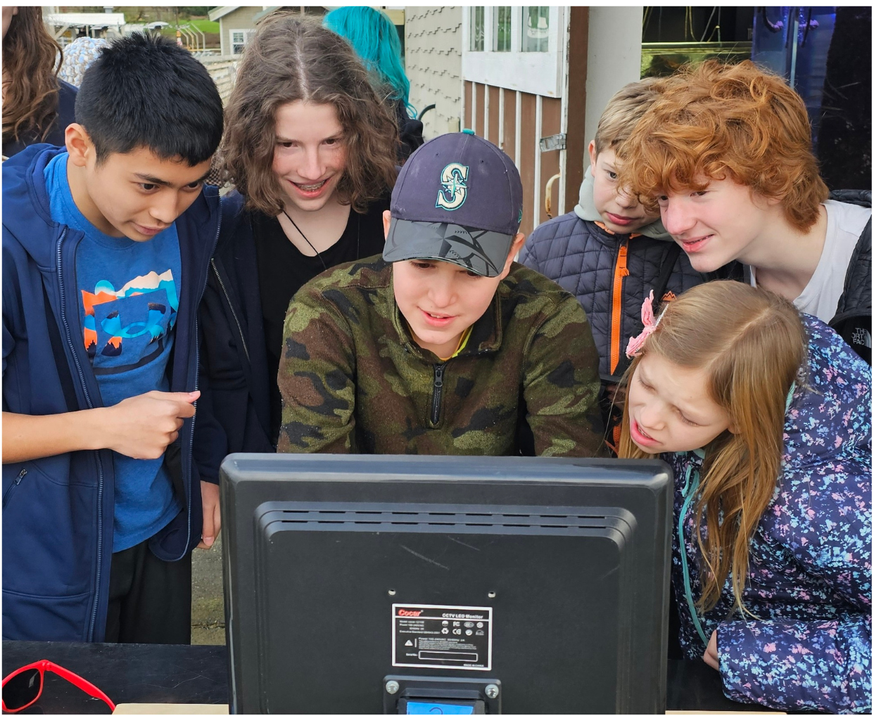 Students using the computer in the classroom.